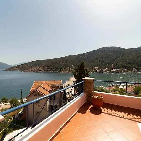 Natassa Penthouse Sea View 30m From Sea דירה