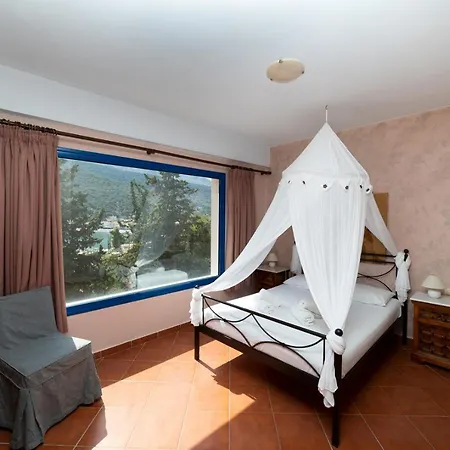 Natassa Penthouse Sea View 30m From Sea דירה