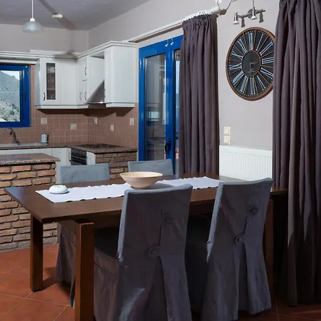 Natassa Penthouse Sea View 30m From Sea דירה *