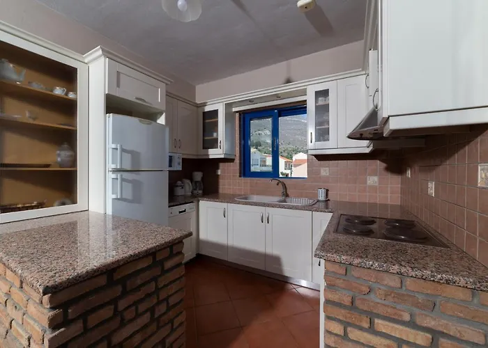 Natassa Penthouse Sea View 30m From Sea 公寓